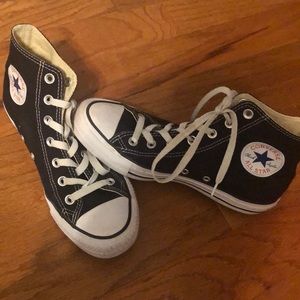 Woman’s size 8 converse